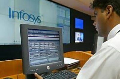 IT firms hunt for talent, pay a high price