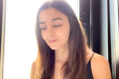 Video of Alia Bhatt Singing 'Humsafar' Surfaces Online and Fans Can't Keep Calm
