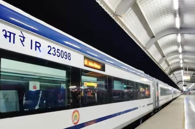 Train Passengers Can Soon Go Cashless, Railways Set to Introduce QR Code Payment Facility