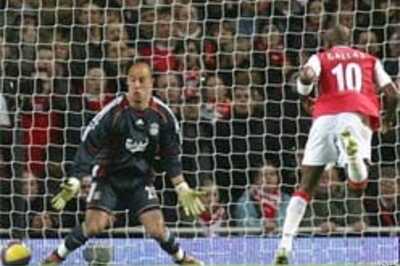 Arsenal rout Liverpool, move to No 3
