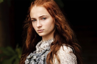 Sophie Turner Uses Snail Gel Eye Patches