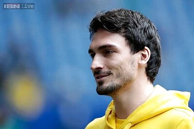 Mats Hummels rubbishes talk of deal with Manchester United