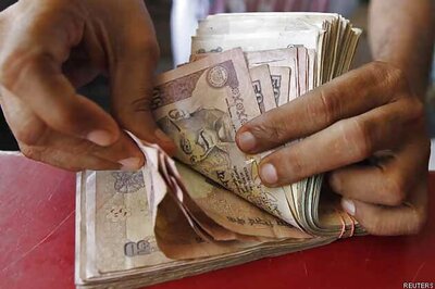 Rupee appreciates by 47 paise, closes at 60.60 against US dollar