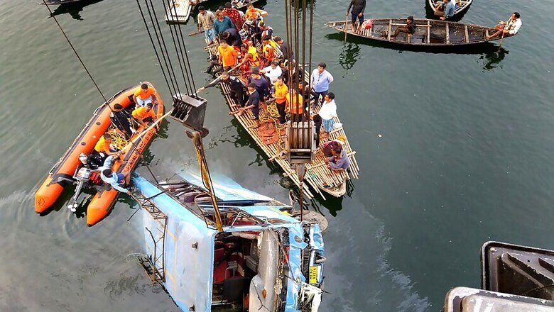36 Dead After Bus Plunges Into River in Bengal, Rescued Passengers Say Driver Was Talking on Phone