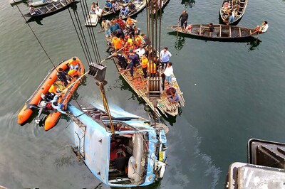 36 Dead After Bus Plunges Into River in Bengal, Rescued Passengers Say Driver Was Talking on Phone