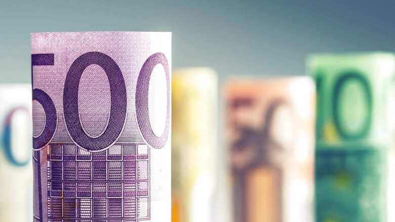 Foreign Exchange Reserves Fall $897 Million to $572.98 Billion