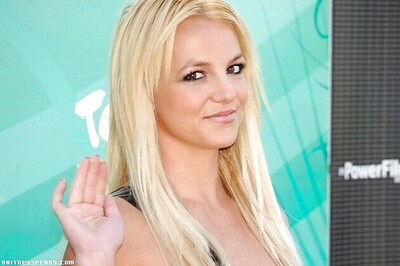 Britney Spears goes public with her new boyfriend