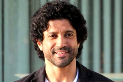 Trolls Call Farhan Akhtar 'Flop Hero,' Compare Him to 'Croaking Frog' for His Singing; His Reply