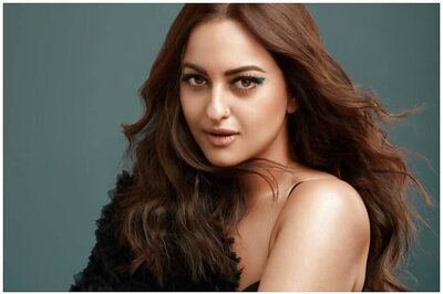 UP Police Visits Sonakshi Sinha's House in Juhu in Connection with a Cheating Case