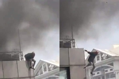 Fire in Bengaluru: Massive Blaze At Pub in Multi-Storey Building, Man Jumps From Top Floor | On Cam