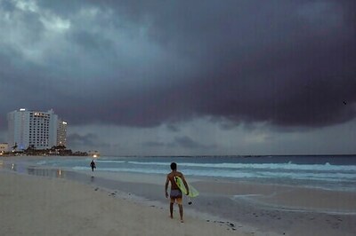 Hurricane Zeta Closes In On Resort Zone Of Mexico's Yucatan