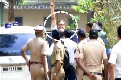 Defiant Gesture Marks Karti Chidambaram's Exit from Mumbai Jail After Joint Questioning With Indrani Mukerjea