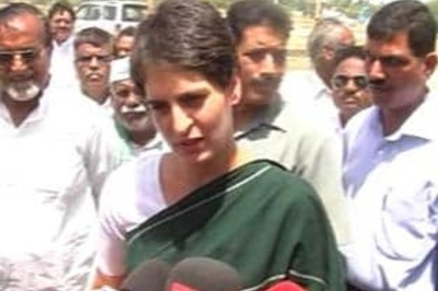Priyanka promises speedy development in Amethi