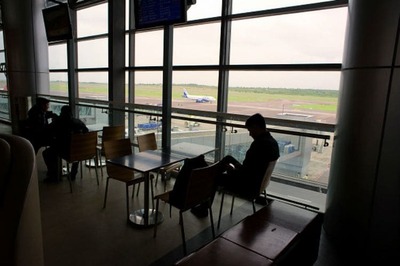 Rs 1 crore worth gold hidden under plane seat seized