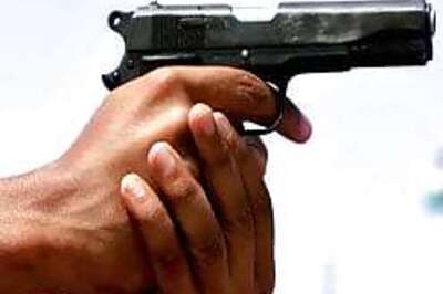 Man who married in helicopter held for robbery