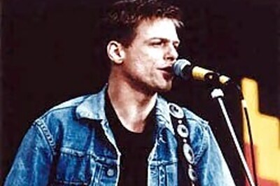 Bryan to sing for Pak quake victims