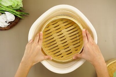How to Use a Bamboo Steamer Basket