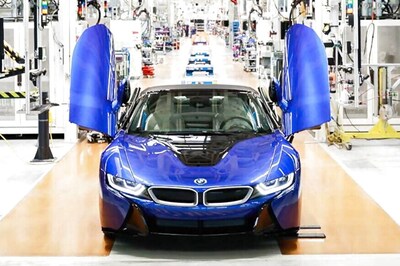 BMW i8 Hybrid Sportscar Production Ends After Six Years, Final Unit Rolled Out Wearing Blue Paint