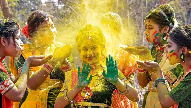 Holi 2023: Mathura Drenched in Colour on 'Lathmar Holi'; Sec 144 in Noida, Adenovirus Fear in Kolkata
