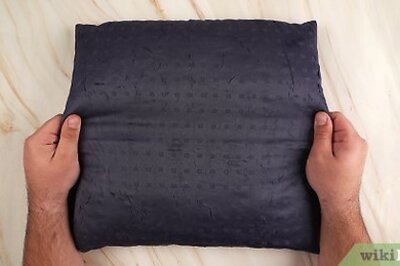 3 Simple Ways to Fluff a Pillow