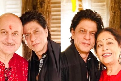 Shah Rukh Khan Reunites With His DDLJ Pops Anupam Kher, Poses With Kirron Kher At Bachchans' Diwali Bash