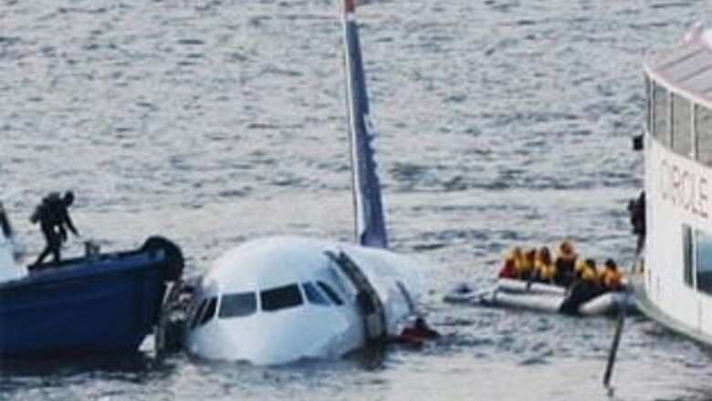 Divers locate US Airways' engine in River Hudson