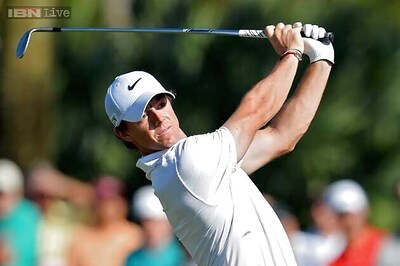 Rory McIlroy roars into contention with hot putter at Wells Fargo