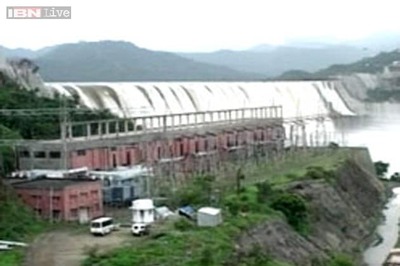 Gujarat can install gates on dam but can't close them: Centre