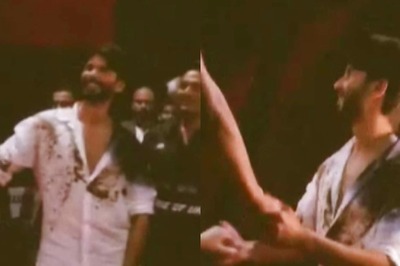 Shahid Kapoor Gatecrashes Into Jab We Met Screening, Watches Fans Dance To Mauja Hi Mauja; Watch