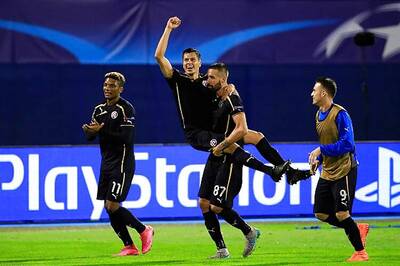 Champions League: Dinamo Zagreb beat 10-man Arsenal 2-1