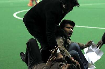 'Do not allow even Pak cricketers and artists in India'