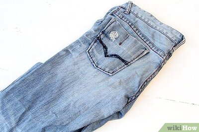 How to Make 90s Grunge Inspired Knee Ripped Jeans