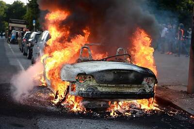 Man Saves Wife, 2 Kids From Burning Car, Dies in Fire