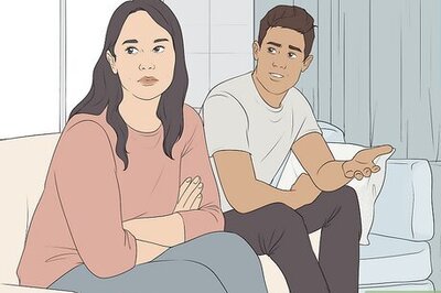 25 Signs She’s Only Pretending to Love You (& What to Do if It’s True)