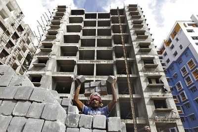 Banks Credit Declines to 24% in Real Estate, PE Funds Grow, Says Report