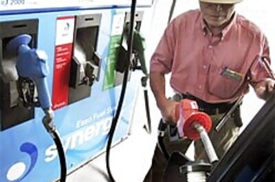 Oil buyers, sellers say price is beyond control