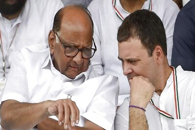 People Need BJP Alternative That Stays in India, Says Pawar as Rahul Gandhi Away Amid CAA Unrest