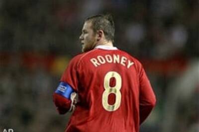 Rooney double sees ManU through
