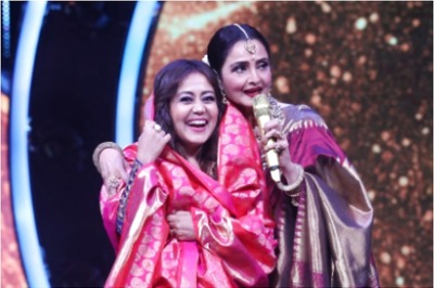 Rekha Gifts Neha Kakkar Kanjivaram Saree as Wedding Gift