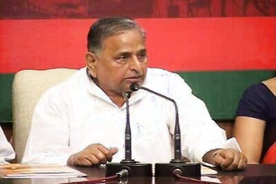 Cong hits back at Mulayam, asks him to decide on sides