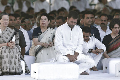 Nation Remembers Rajiv Gandhi on Death Anniversary