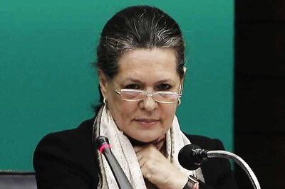 Sonia takes charge, asks MPs to attack BJP on coal