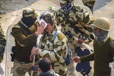 Man Held in Delhi for Snatching Walkie Talkie From Cop During Republic Day Violence