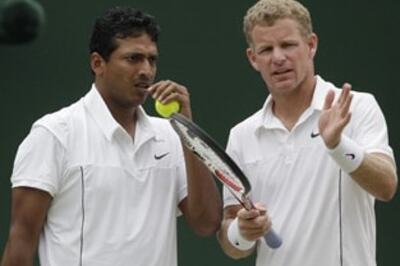 Amritraj-Qureshi face Bhupathi-Knowles in third round