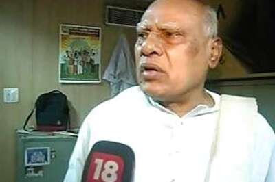 Cong to elect Rosaiah as AP leader on Friday