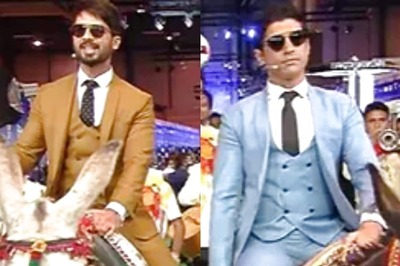 Shahid Kapoor, Farhan Akhtar Enter IIFA 2022 Stage On Donkeys, Latter Quips ‘Nice Ride’; Watch