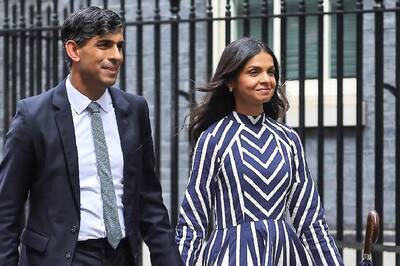 Watch: Downing Street Staff Give Rishi Sunak, Akshata Murty Farewell