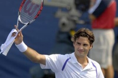 Federer into Cincinnati final after Hewitt test