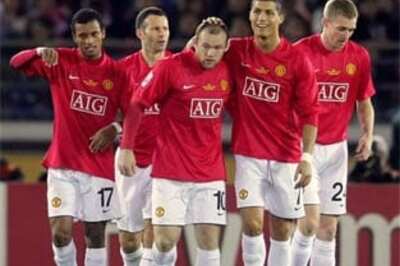 Man United look to usurp Liverpool at top of table