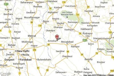 6 killed, 8 injured as 2 vehicles collide head-on in Amroha
